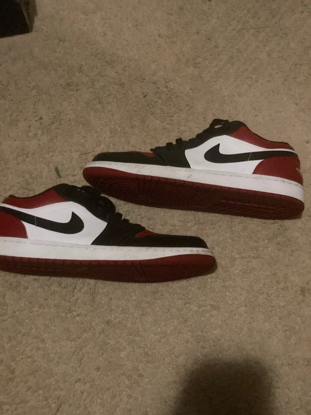 -Jordan Low-Top Sneakers in Black/Red/White-